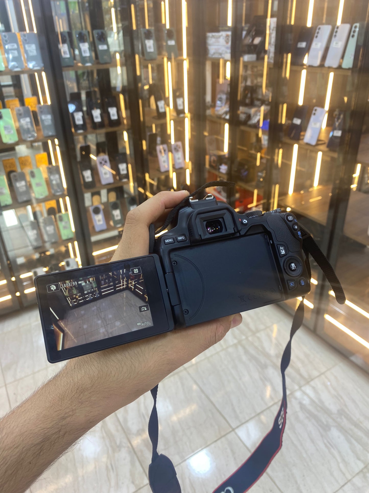 Canon 250D
