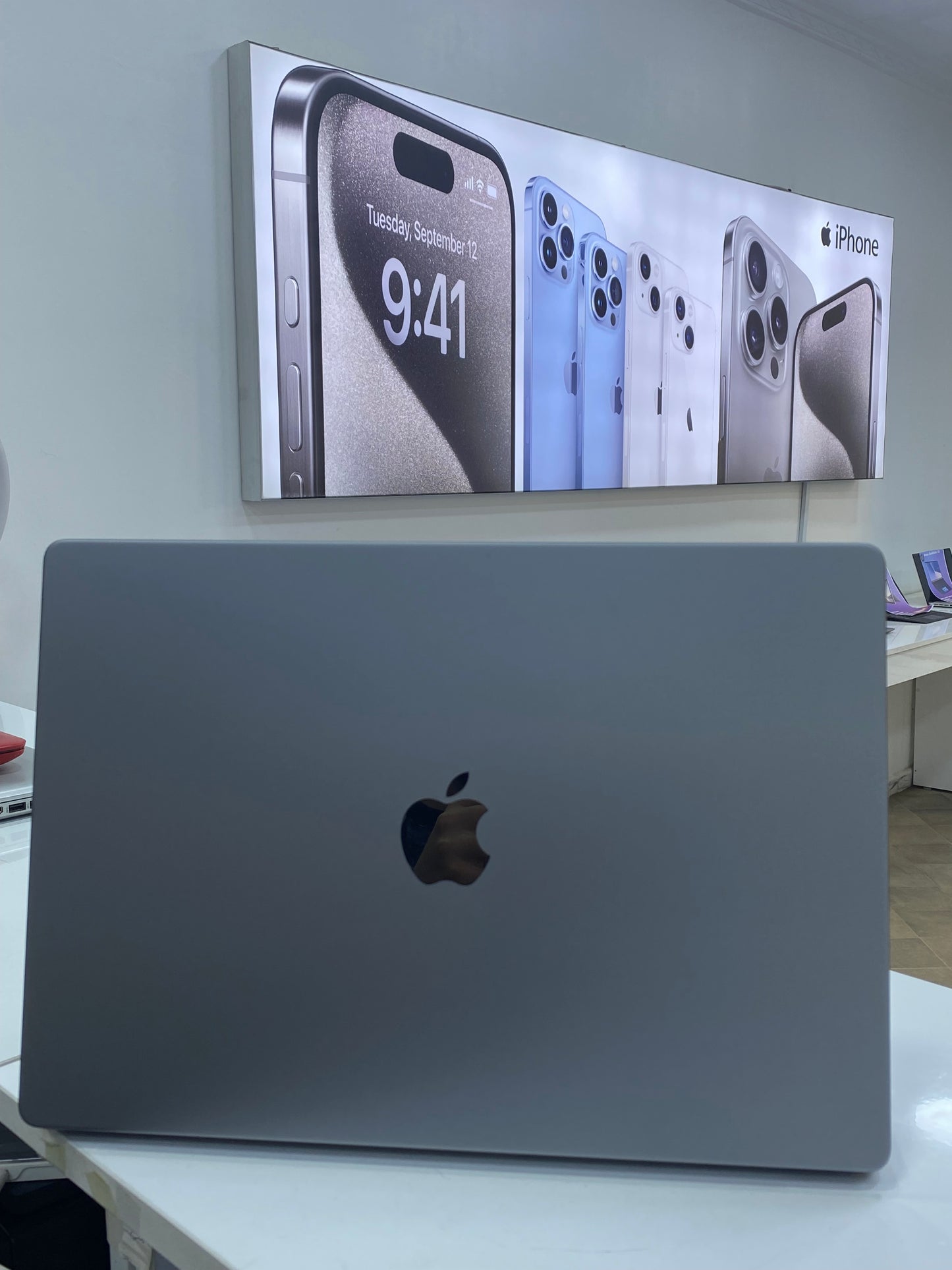 MacBook M2 PRO