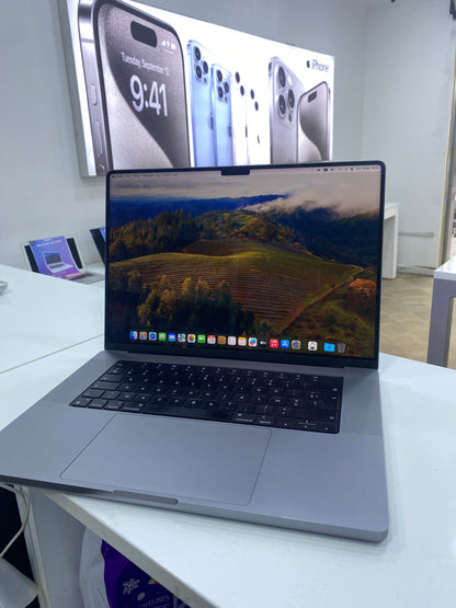 MacBook M2 PRO